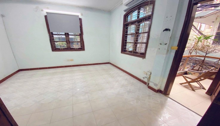 Cho thuê nhà riêng nguyên căn ngõ 175 Định Công 45m2, 4 tầng, 4 ngủ, 3 WC, giá 12tr5